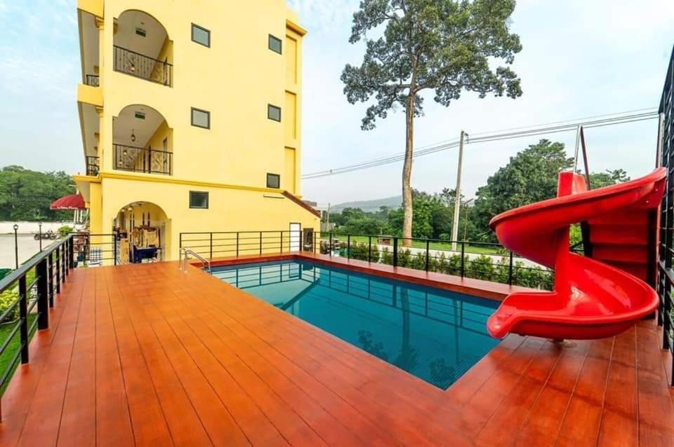 La Reina Maroc Hotel Pak Chong Exterior foto